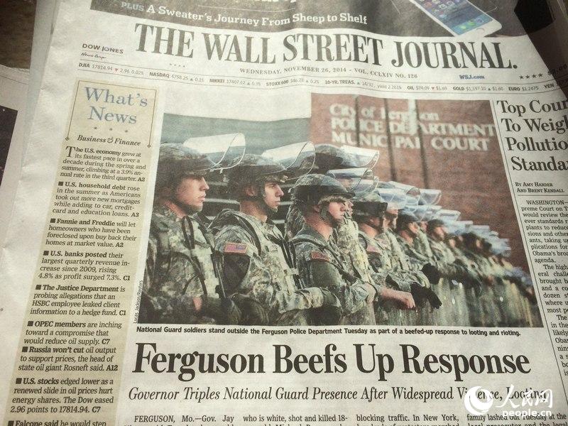 Wall Street Journal: 11月26日《华尔街日报》头版：弗格森当地加强安保。在当地爆发大规模示威以及抢劫事件后，美国密苏里州州长调集三倍国民警卫队的兵力来维持当地秩序