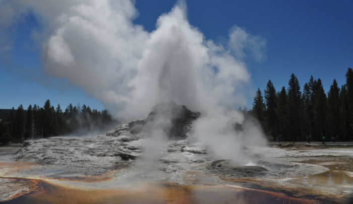 黄石超级火山濒临爆发？10天地震200多次