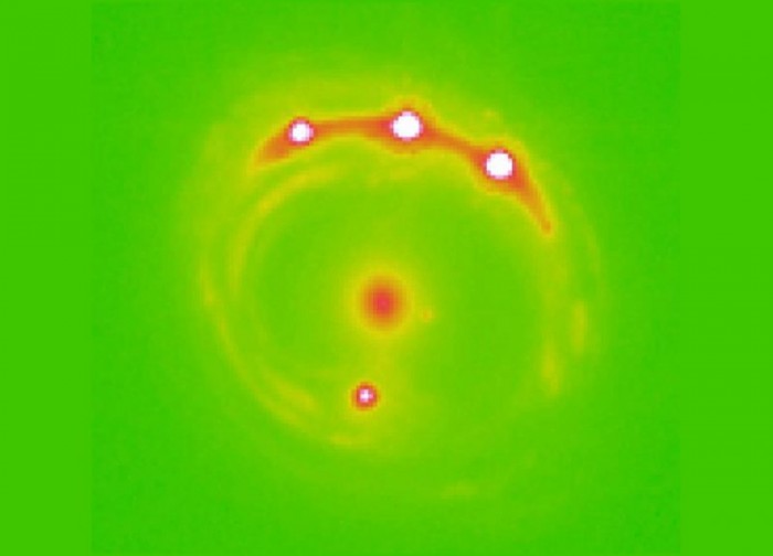 科学家首次发现银河系外行星存在的迹象