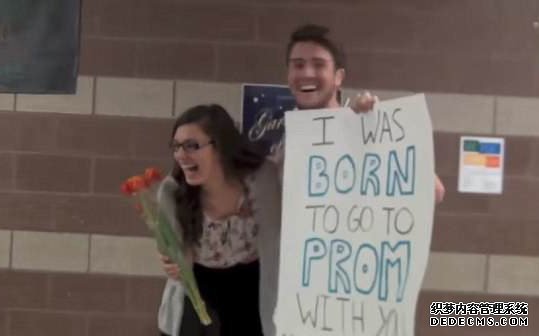 为与你参加舞会而生！美高中生别出心裁邀请女伴