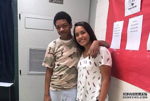 感动！美善良女中学生用兼职工资为好友买礼物