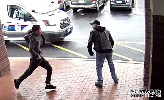 英雄！美老人“出脚”绊倒持枪逃犯助警方破案