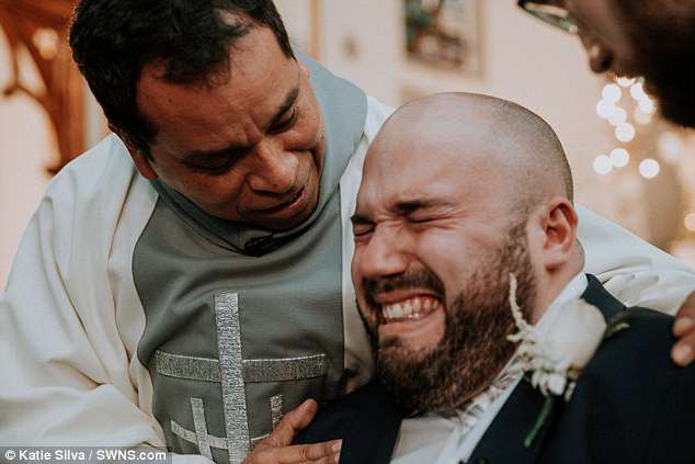 爱情不易!残疾男子婚礼上看到新娘喜极而泣