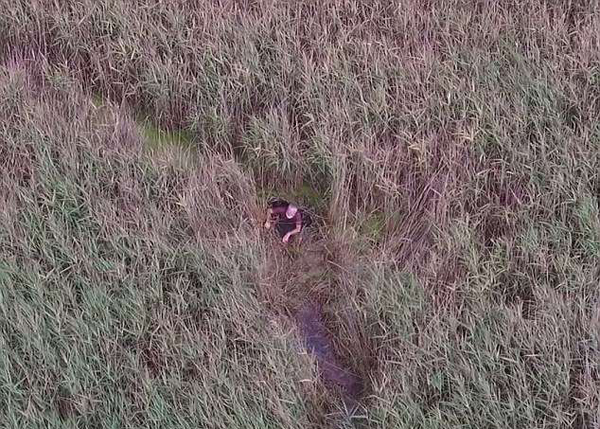 美一75岁男子被困沼泽地 无人机成功定位帮助救援