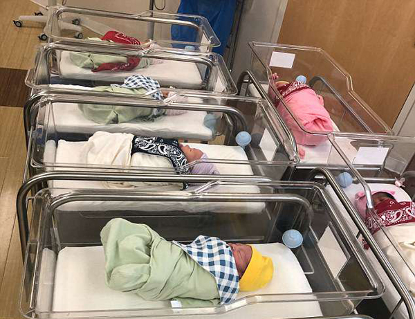 婴儿潮：美国一医院41小时接生48个宝宝