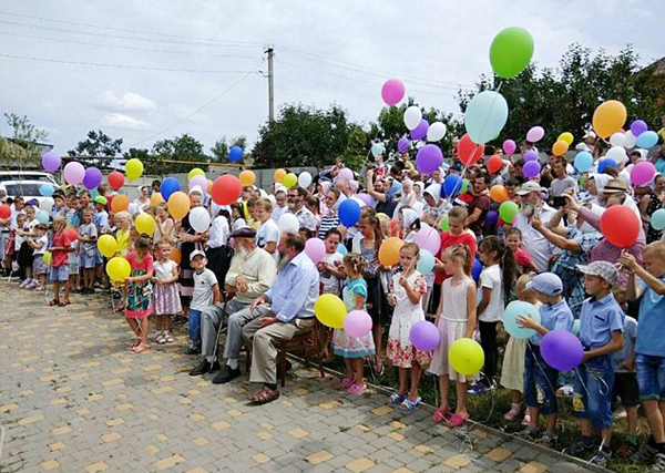 世界最大家庭！乌克兰耄耋老人拥有346个子孙