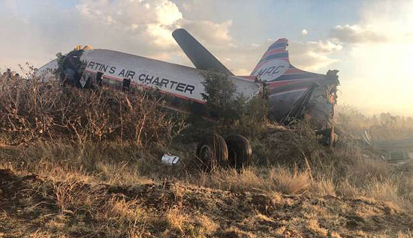 澳航退役客机南非坠毁 致二人死亡飞行员重伤