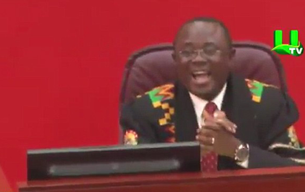 尴尬！加纳议员议会上宣读村庄怪异名字引爆笑