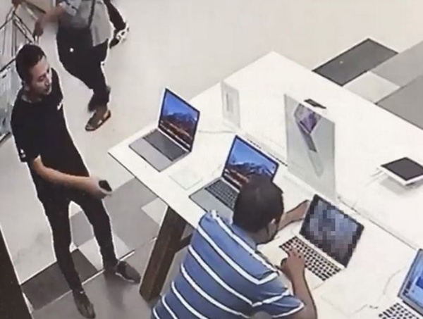 泰国一男子在苹果专卖店占用演示机看色情片