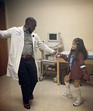 美国“舞神医生”用舞蹈为患重病儿童送欢乐