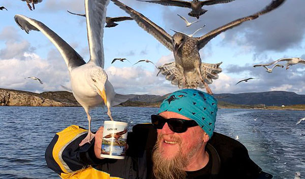 有爱！挪威海鸥空降船甲板大口饮茶与船长自来熟