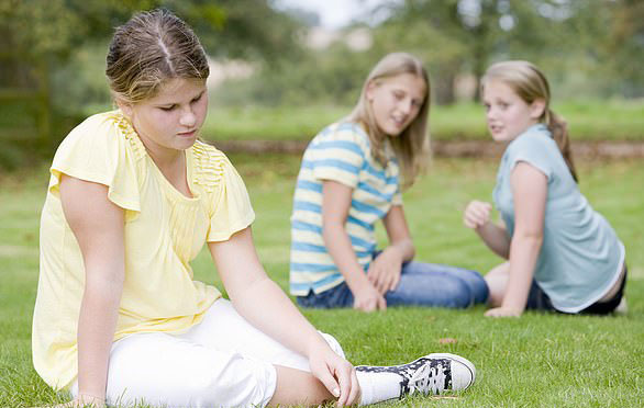 英10岁小女孩因体重被同学歧视霸凌差点自杀