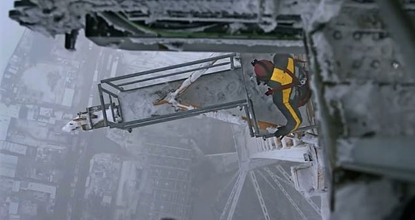 令人颤栗！俄罗斯逾400米高空作业视频走红