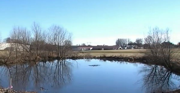 美男子欲溺死仅6个月大亲生女儿 辩称“压力大”