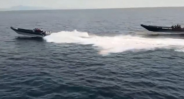 西班牙警方出动直升机和快艇海上追击抓捕毒贩