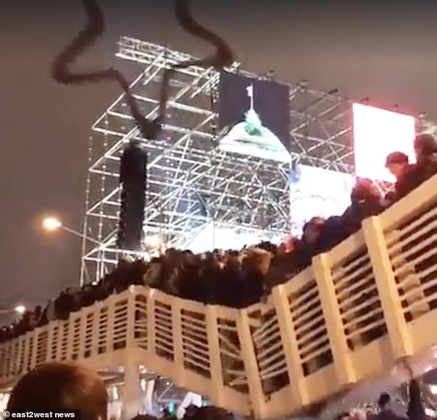 俄高尔基公园大桥迎新年时坍塌致13人受伤