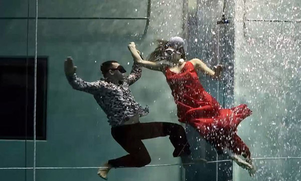 俄乌演员水下憋气3分半表演双人舞刷新吉尼斯纪录