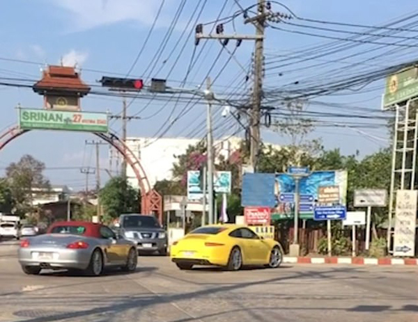 泰国32辆保时捷横行马路闯红灯惹众怒
