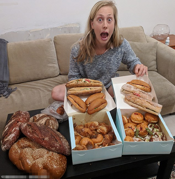 美30岁流浪女以车为家已环游十多州 食物垃圾箱里找