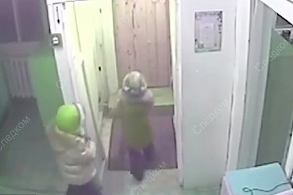 俄两女童想给母亲“惊喜”不顾零下45度严寒遛出幼儿园