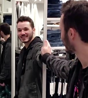 眼花缭乱！美国男子利用试衣镜拍出五重影