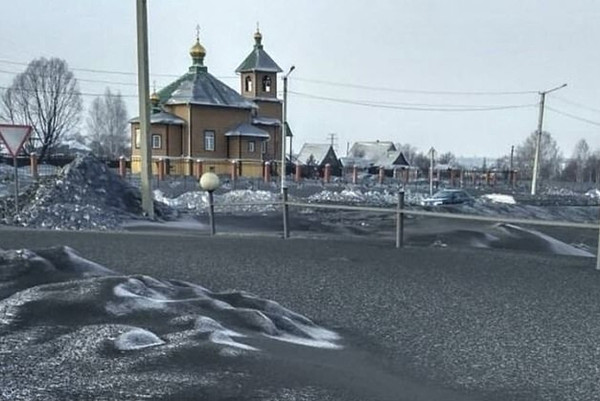 西伯利亚小镇天降黑雪 居民称仿佛生活在地狱