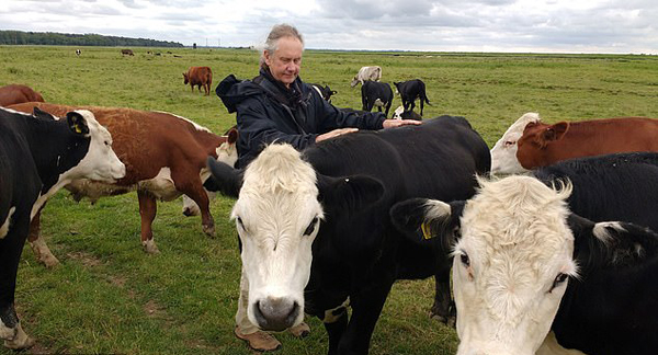 英国素食男子将自家牧场改成蔬菜园 故事被拍成纪录片
