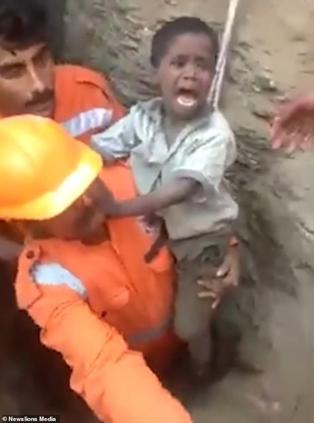 印6岁男童掉入61米深井 救援人员花16小时将其救出