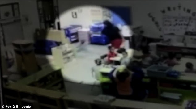 美国三岁女童头部摔破住院 监控证明为老师所致