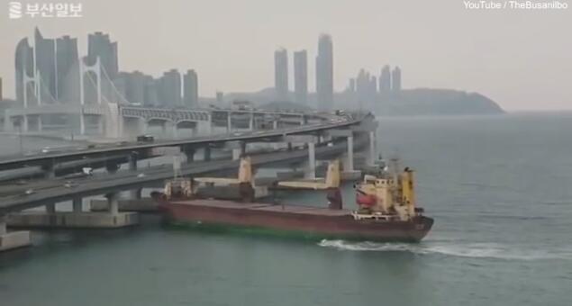 俄船长醉酒驾驶巨型货轮撞上韩国繁忙大桥