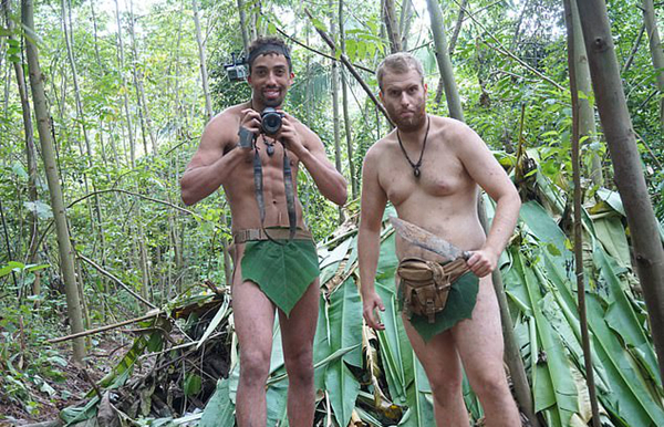 英国两男子赤身裸体在马来西亚丛林生活三周
