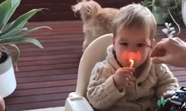 澳1岁男婴过生日差点吞掉蛋糕上燃烧的蜡烛