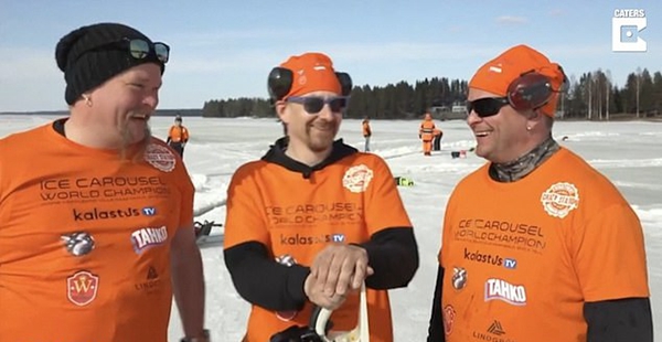 芬兰团队雕出直径184米世界最大冰制“旋转木马”