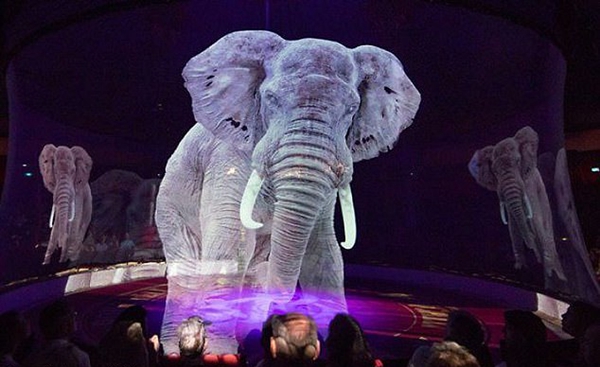 惊叹！德国马戏团使用3D技术模拟真实动物表演