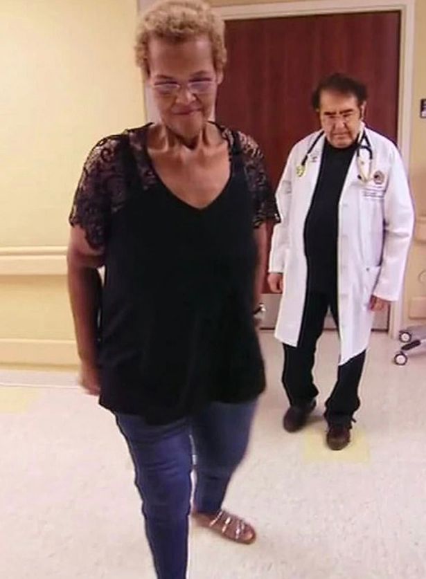 美国51岁女子因肥胖卧床三年 成功减重后再次自己行走
