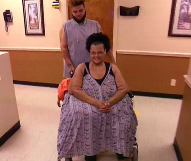 美国51岁女子因肥胖卧床三年 成功减重后再次自己行走