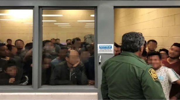 美国土安全部公布移民拘留中心照片 人满为患令人震惊