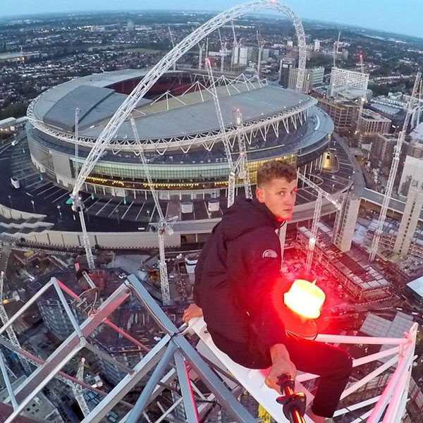 英国19岁冒险家徒手爬上伦敦碎片大厦 高309米用时45分钟