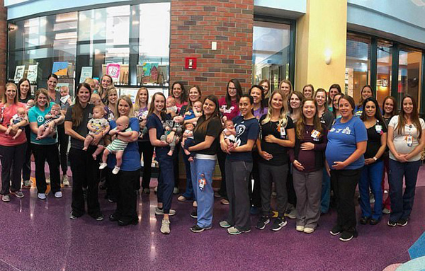 美国一家医院迎“婴儿潮” 36名护士排队生产