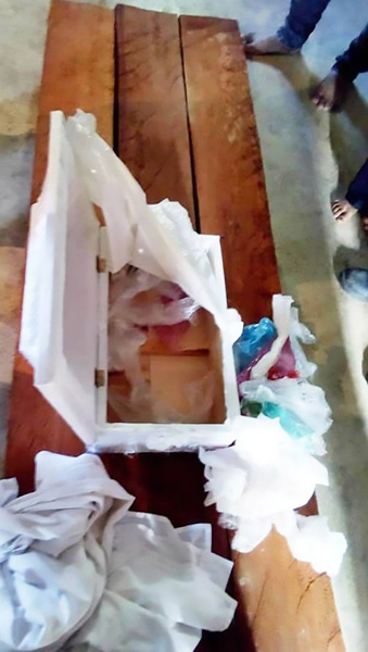 墨西哥一男婴出生后夭折 父母领回棺材发现塞满垃圾