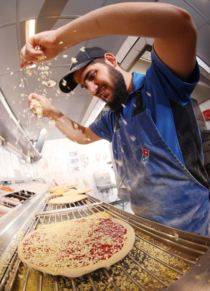 英男子连续三年夺得欧洲最快披萨制作者 最新记录仅27秒
