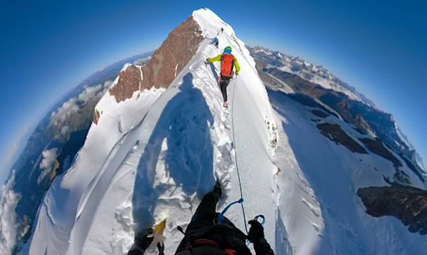 意大利两兄弟徒步攀上阿尔卑斯山第二高峰 记录迷人景象