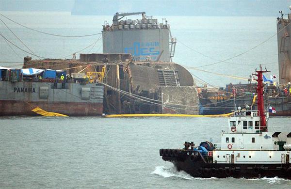 韩＂世越号＂沉船调查:直升机没用来救学生 被海警高官占用