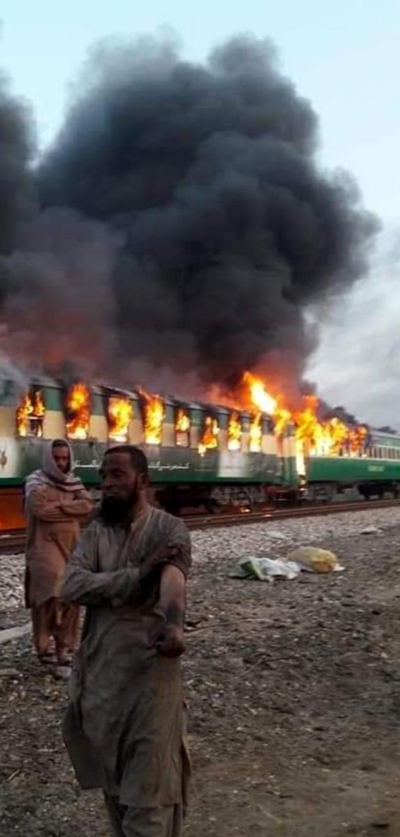 巴基斯坦火车起火已致73人死亡 系乘客用煤气炉做饭引发